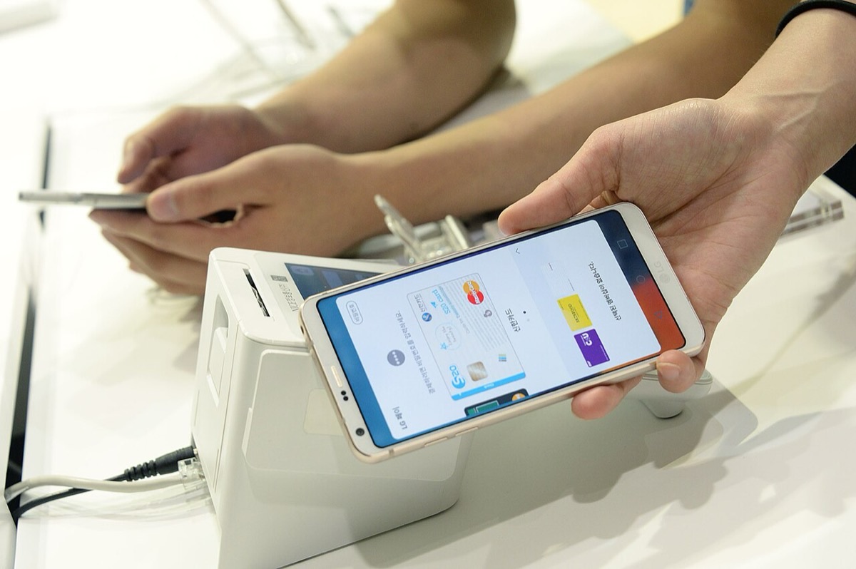 Paiement mobile avec un smartphone et une carte bancaire